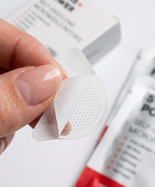 Odlepte náplast od rohu papíru